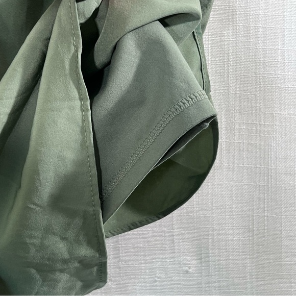 Happily Grey NWT Crossover Waist Athletic Boho Double Layer Shorts Green Sz M - Picture 8 of 11